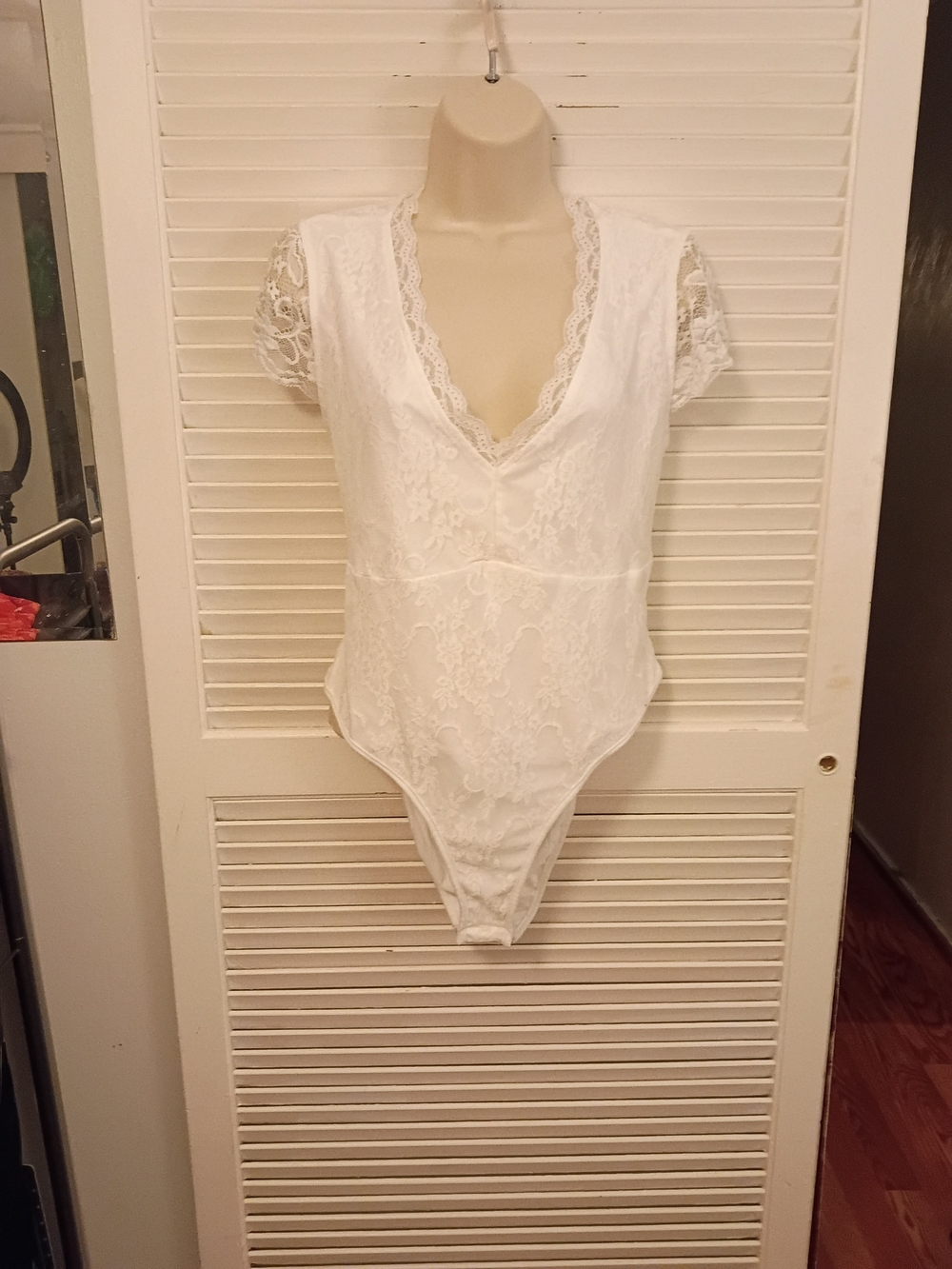 SHEIN Lace V-Neck Bodysuit in White Size 2XL Like New